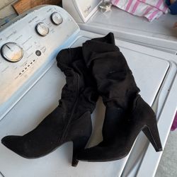 Nice Woman’s Boots Size 7