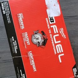 Milwaukee M18 FUEL Circular Saw