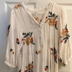 Pretty Floral Embroidery Dress – M, Fits Large