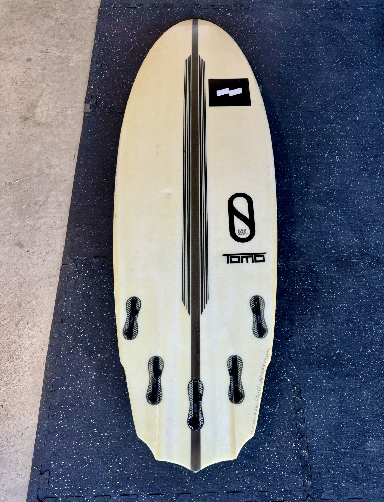Tomo+LFT Slater Designs 5’6” shortboard surfboard