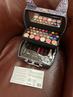 Cat  design make up kit
