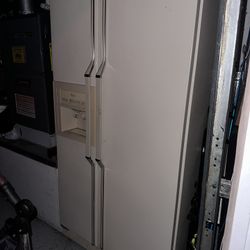 Refrigerator 