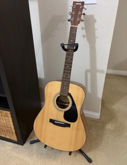 Yamaha F325D Dreadnought Acoustic Guitar 6-String Spruce Natural (used slightly)