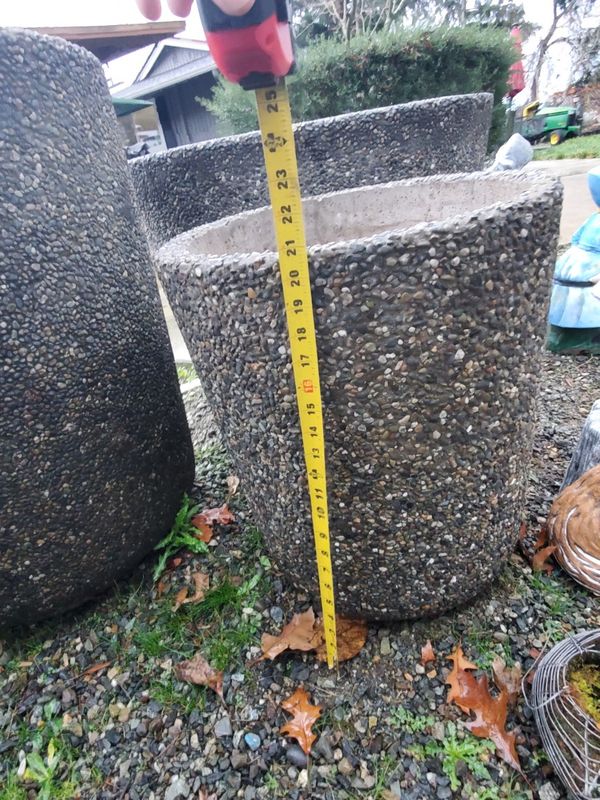 Mid sized 18" by 21" exposed aggregate concrete pot for Sale in Auburn