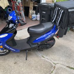 50cc Blue Moped w/ Title – Includes 2 Helmets & Delivery Box