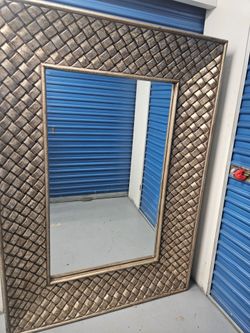 Mirror In good condition like new