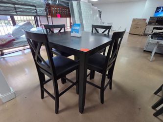 New 5pc Dining set Black. Counter Height