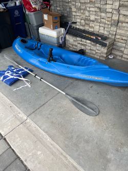 Fishing kayak w/paddle/vests