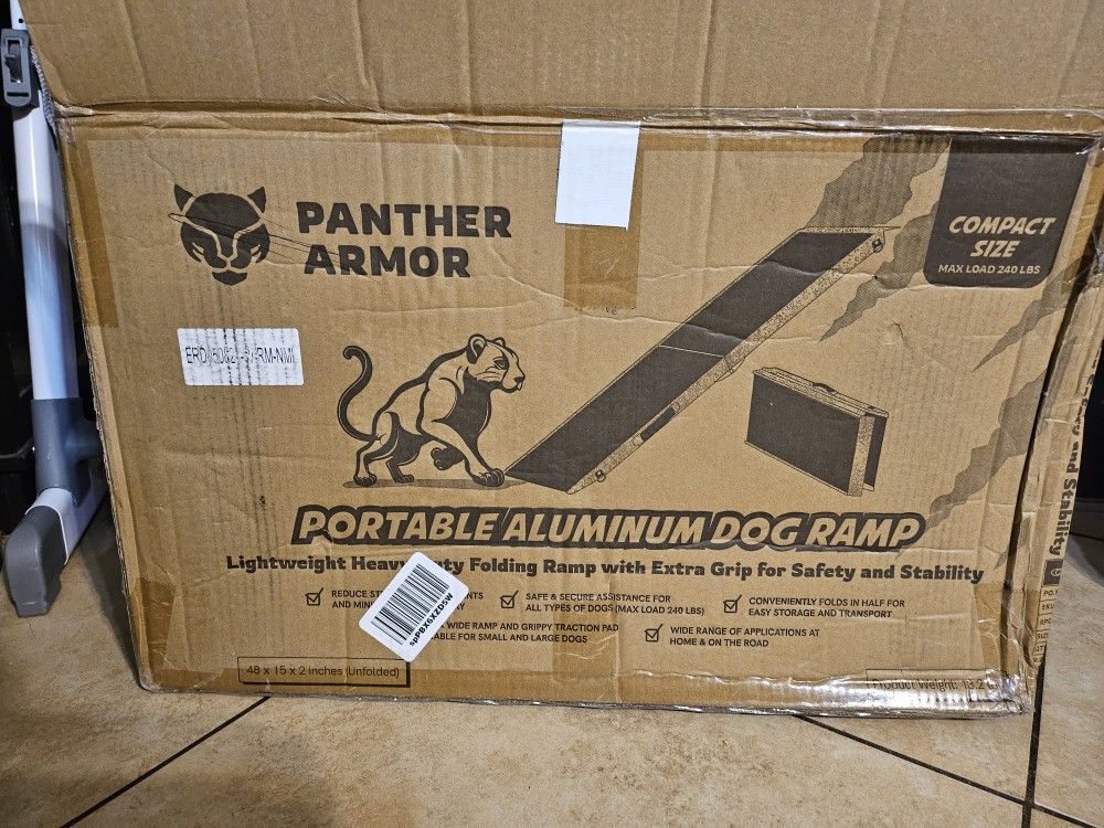 Dog Ramp PANTHER ARMOR ,, GREAT CONDITION .. ALMOST BRAND NEW