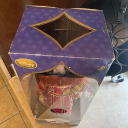 Disney Animator's Collection It's A Small World England Singing Doll Collect