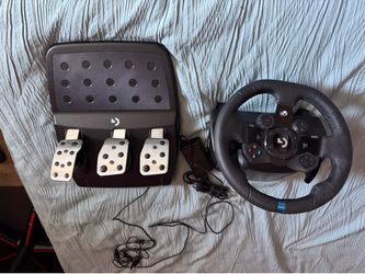 Logitech G923 TRUEFORCE Racing Wheel & Pedals for Xbox and PC.