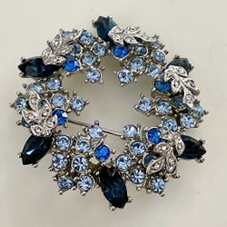 Stunning Crystal Blue And White Rhinestone Silver Tone Metal Brooch.  
