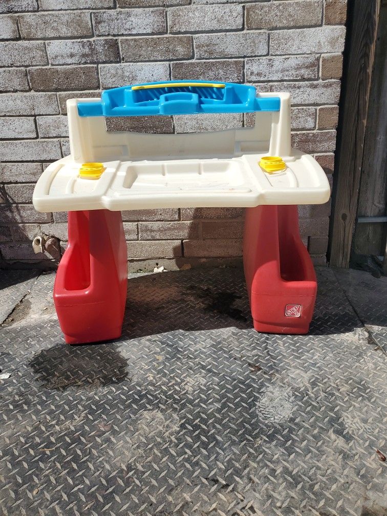 Step 2 Child Desk With 2 Cupholders Ages 2-7