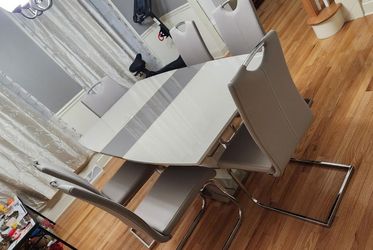 New in stock 7pc extendable modern dining table set 