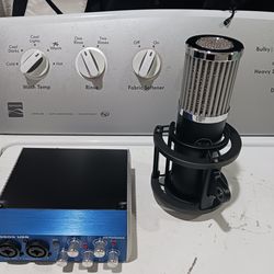 SKYLIGHT  LARGE-DIAPHRAGM STUDIO CONDENSER  XLR  MICROPHONE.     Custom -tuned  for voice and vocals. Good for podcast,  musical vocals and streaming.