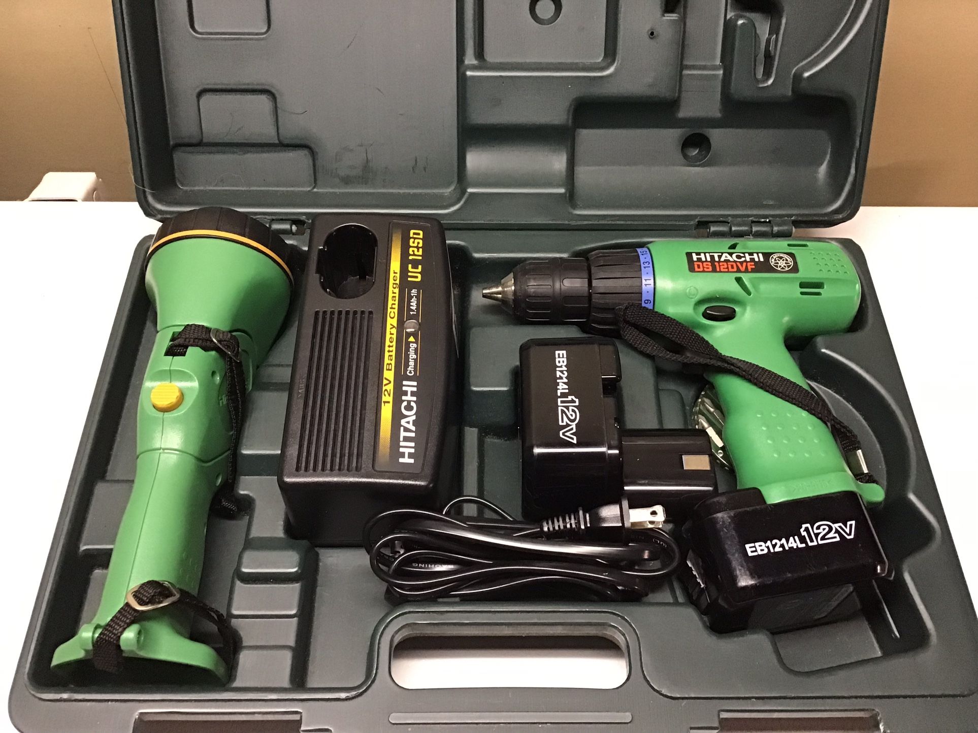 HITACHI DS 120VF Cordless Driver Drill, Flashlight and Charger.