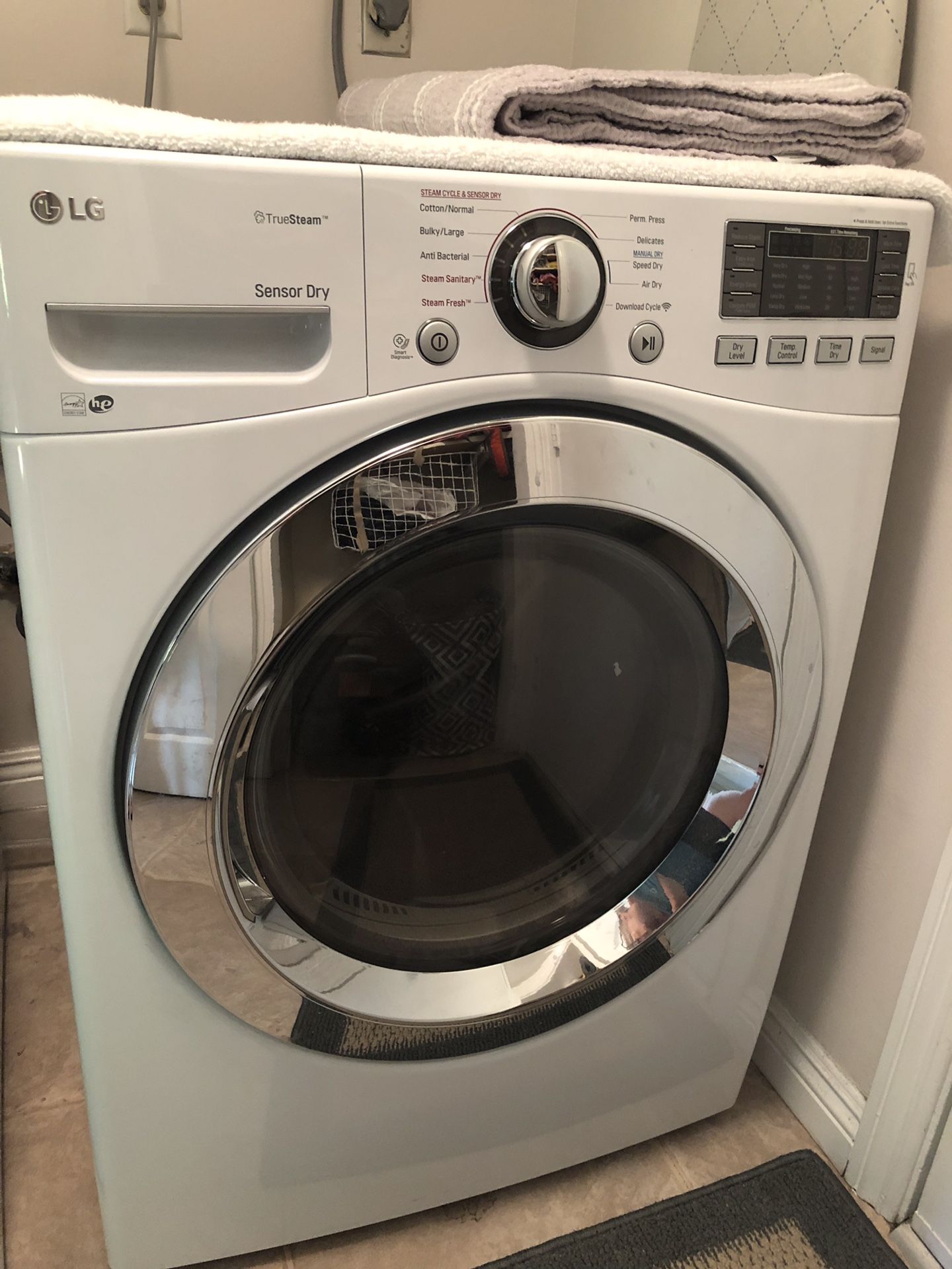 LG Front-Load Electric Dryer with Sensor Dry - DLE3090W - 7.4 cf