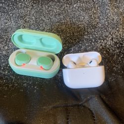 AirPods and skull candy