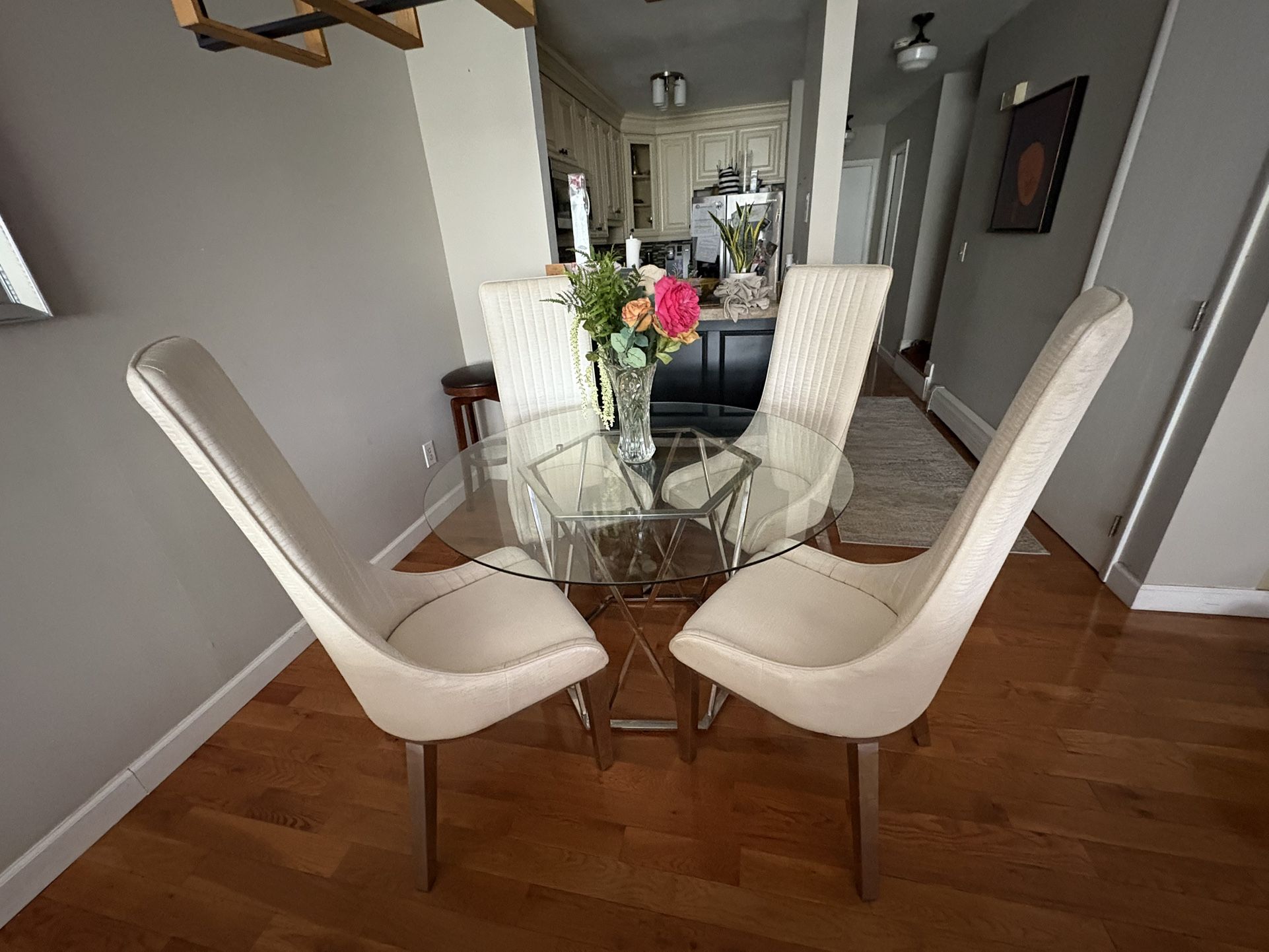 Dining Table Set.