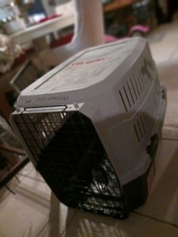 EX LARG PET CRATE 26INBY 20INHT 20 FIRM LOOK MY POST TONS ITEM TO SEE