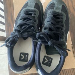 Veja Women’s sneakers