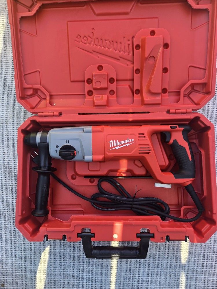 Milwaukee
8 Amp Corded 1 in. SDS D-Handle Rotary Hammer 2-Cutter SDS-Plus Carbide Hammer Drill