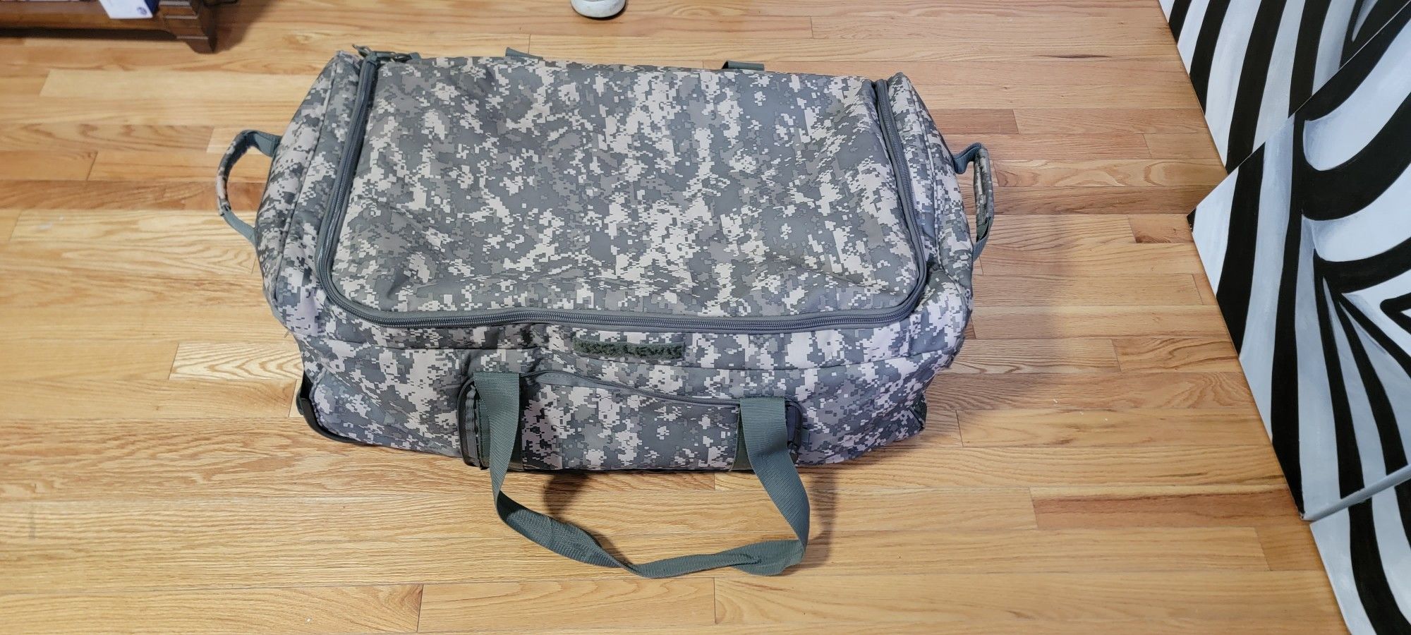 Large Army Camouflage Camo Bag With Wheels Working Well Dufflebag Duffle Bag