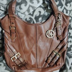 Authentic BEAUTIFUL Michael kors Milo Hobo Purse