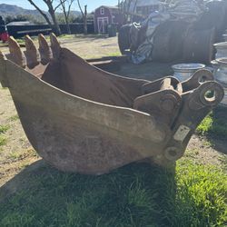 22” Cat Backhoe Bucket With Quick Release 