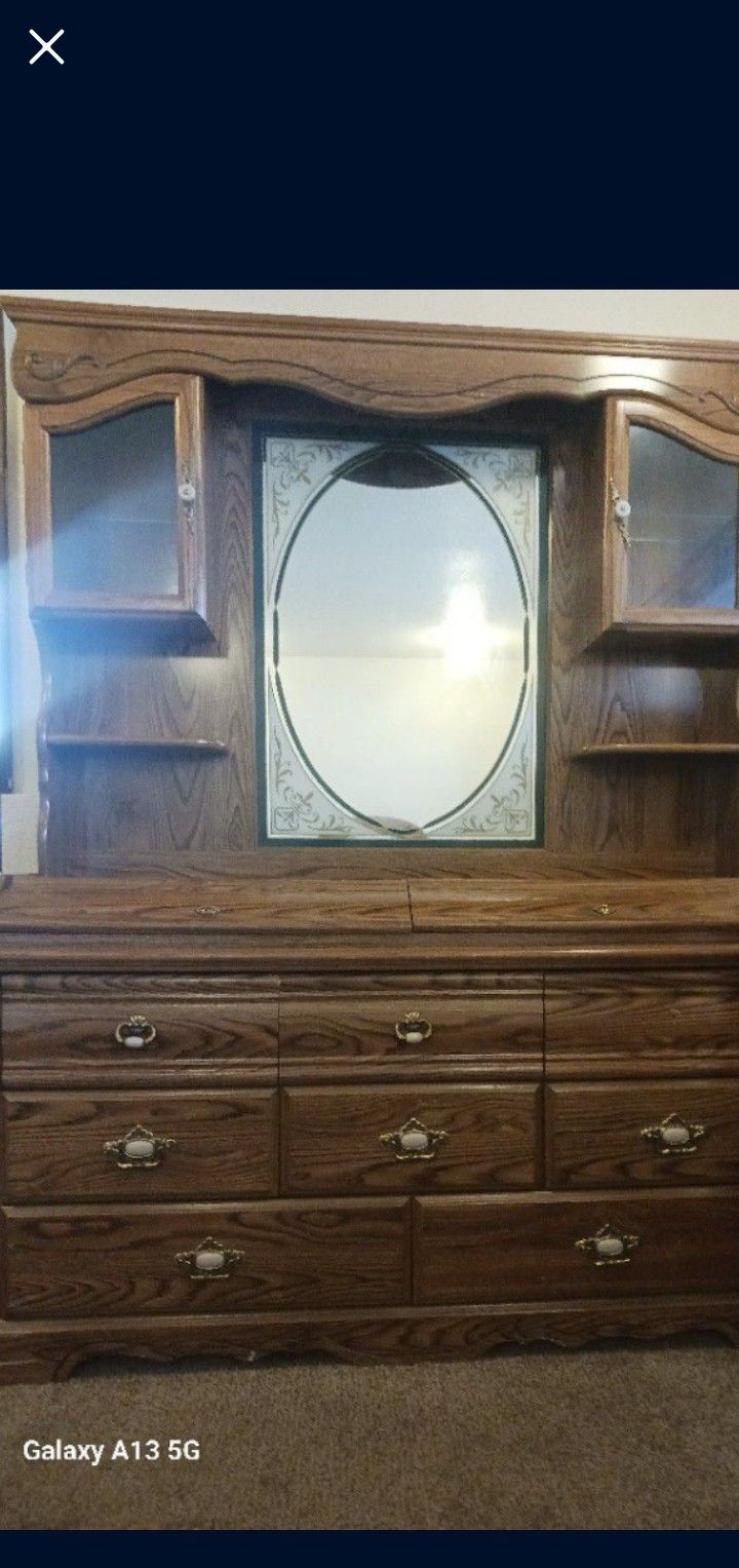 Wardrobe With Mirror And And Top Cupboard