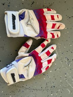 Girls batting gloves