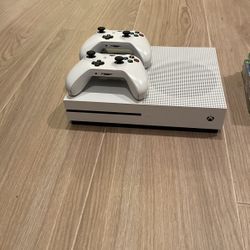 Xbox One S With 9 Games And Charging Station