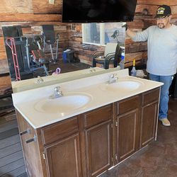 Vanity two faucet 61’22 & mirror