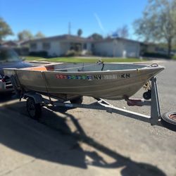 Aluminum boat 