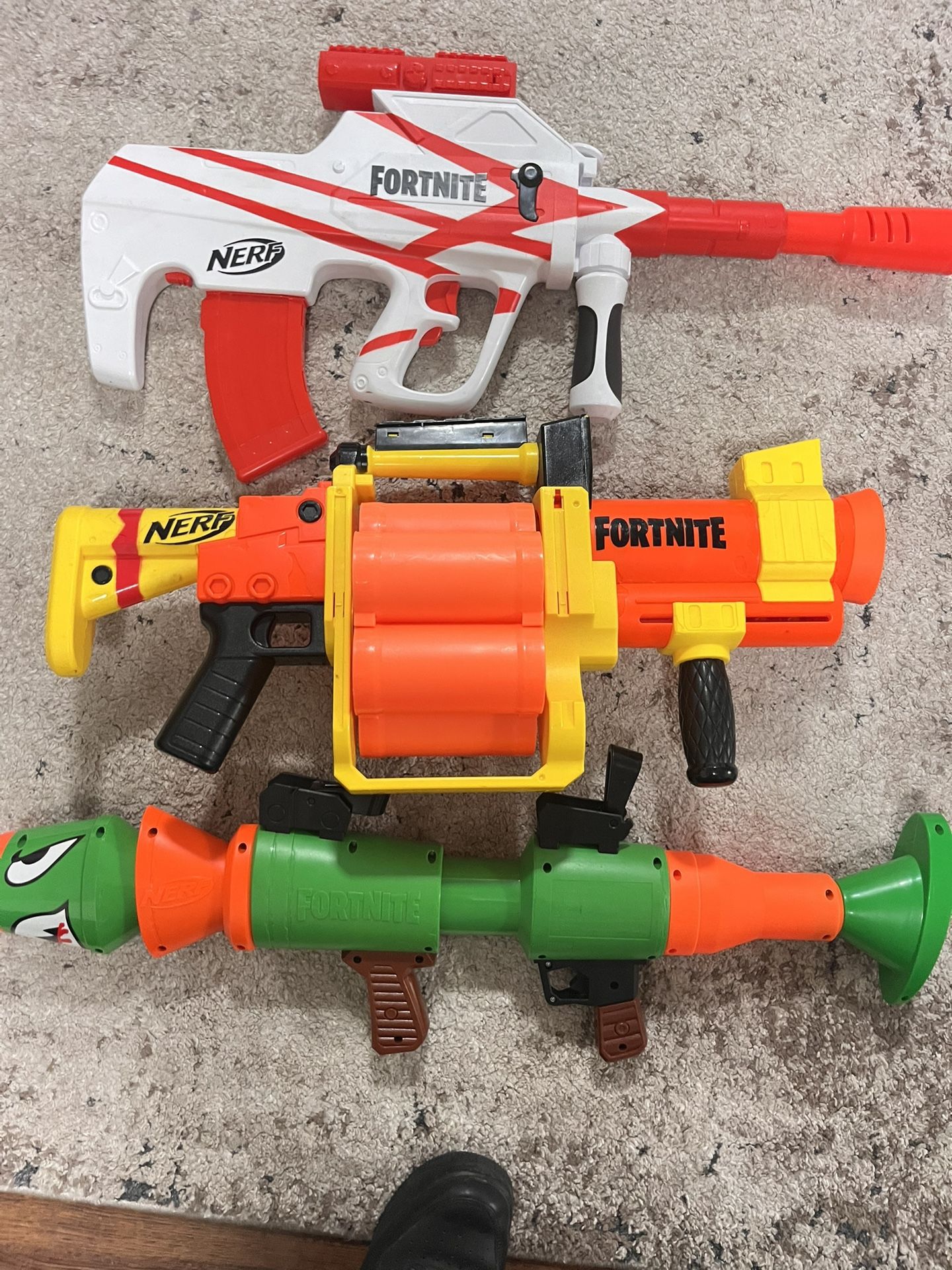 Fortnite Guns & Nerf Guns (bullets not included)