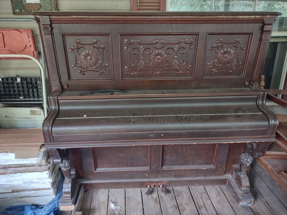 Old Piano