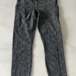 Athleta Ultimate Stash textured tight leggings 7/8 size XS for Sale in  Oakland, CA - OfferUp