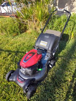 "NEW" Honda Mower HRN 216 Self Propelled
