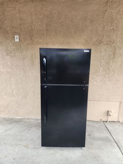 3MONTHS WARRANTY 30X30X66 INSIGNIA FRIDGE 18CUFT BLACK