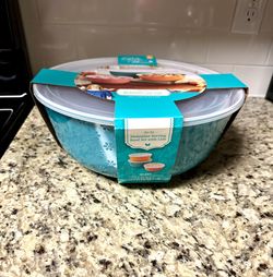 NEW Serving Bowls With Lids 