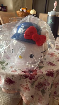 Dodgers Hello Kitty popcorn bucket