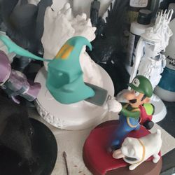 Luigi's Hunted Mansion Statue