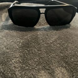 DOLCE AND GABANNA BLACK SUNGLASSES 😎😎😎😎 USED BUT IN GREAT CONDITION RETAIL FOR $350 ASKING $170 OBO SERIOUS BUYERS ONLY 