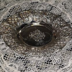 VINTAGE ORNATE FLORAL FLOWER FILIGREE SILVER METAL BAR SOAP DISH HOLDER DISPLAY BATHROOM DECOR