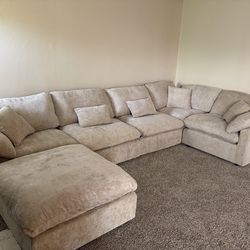 BRAND NEW! 6 Piece CLOUD Modular Sectional Couch (FREE DELIVERY 🚚)