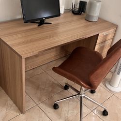 Desk And Chair 