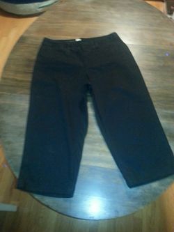St.John's Bay capris sz 8