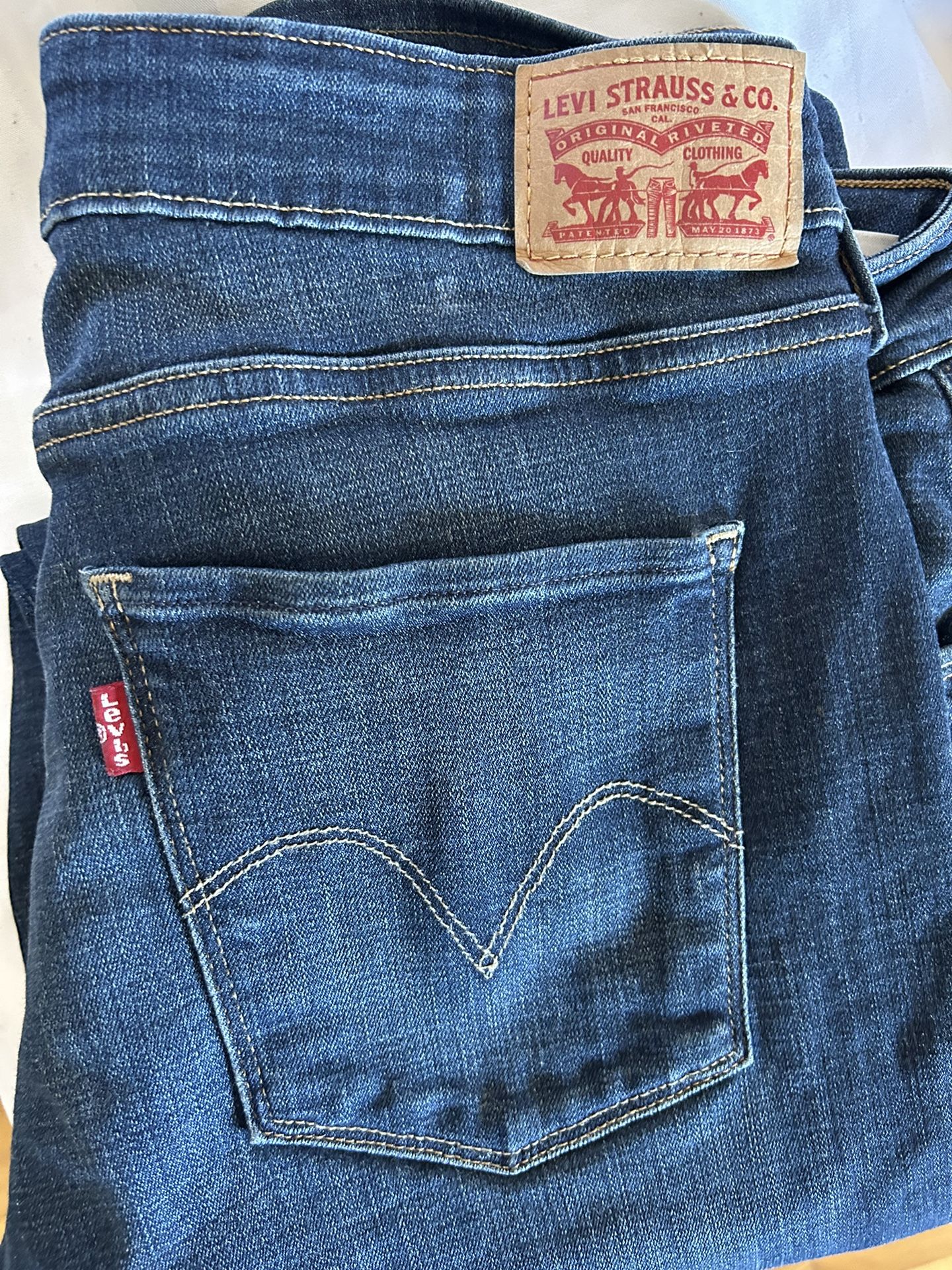 Red Tag Levi’s Mid Rise Skinny Jeans Women’s 33-34  16L