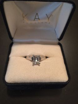 1 carat emerald cut diamond ring