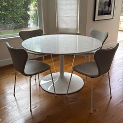 48” White w/grey Quartz Top Tulip Table With Chairs